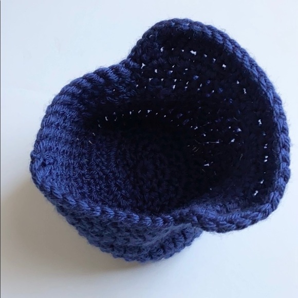 New York Yankees Hand-Knit Newborn Hat - Picture 13 of 14